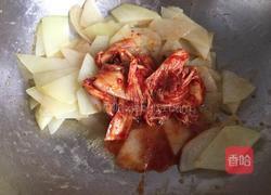 辣白菜炒土豆片的做法图解5