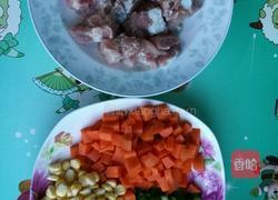 排骨焖饭的做法图解1