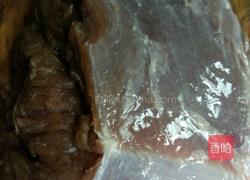 洋葱炒羊肉的做法图解1