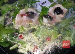 香芹木耳鱼头汤的做法图解6