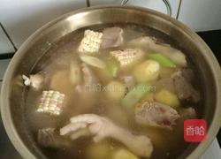 咸肉鸡爪煲的做法图解10