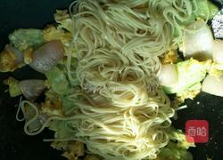 鸡蛋蔬菜炒面的做法图解6