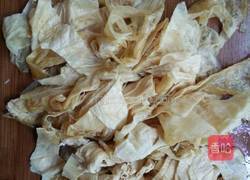 西红柿炖豆皮的做法图解1