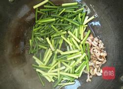 蒜台肉丁炒鸡蛋的做法图解5