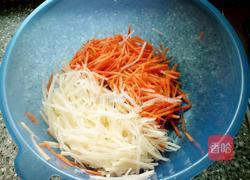 胡萝卜土豆丝饼的做法图解1