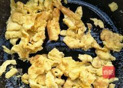 蒜台肉丁炒鸡蛋的做法图解2
