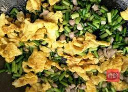 蒜台肉丁炒鸡蛋的做法图解7