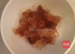 银耳莲子羹的做法图解2
