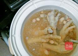 瑶柱尤鱼干红豆花生鸡脚汤的做法图解5