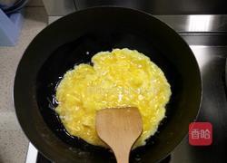 火腿肠青椒鸡蛋的做法图解3