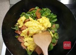 火腿肠青椒鸡蛋的做法图解8