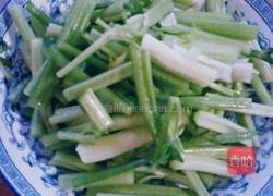 芹菜炒肉丝的做法图解2