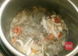 西红柿 鲜菇瘦肉汤的做法图解7