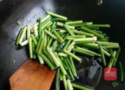 蒜苔炒腊肉的做法图解7