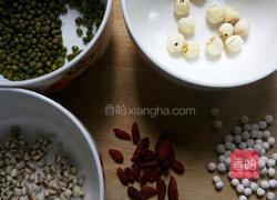 美颜绿豆珍珠粒汤的做法图解1