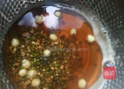 美颜绿豆珍珠粒汤的做法图解3