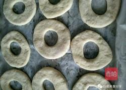 好吃不够的家庭版甜甜圈的做法图解3