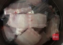 鱼骨汤的做法图解1