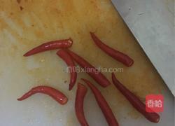 萝卜干辣椒爆炒猪肉的做法图解3