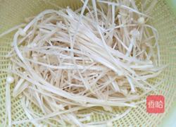 茄汁金针菇汤的做法图解1