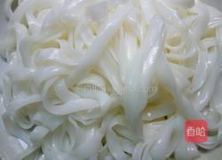 鸡蛋炒河粉的做法图解1