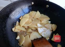 尖椒土豆片炒腊肠的做法图解5