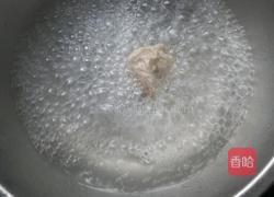 鸡蛋黄瓜肉汤的做法图解3