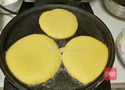 香甜玉米饼的做法图解2