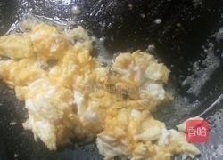 鸡蛋肉块炒饭的做法图解3