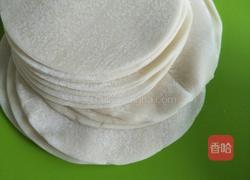 饺子皮版油泼面的做法图解1