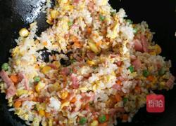 鸡蛋培根炒饭的做法图解7
