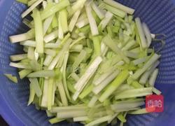 韭黄炒鸡肠的做法图解1