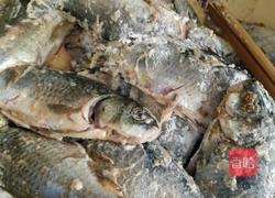 干炸小鲫鱼的做法图解1