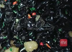 凉拌木耳和猪皮的做法图解4