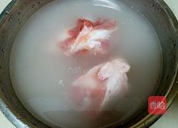 献给妈妈的爱（养生大骨汤）的做法图解2