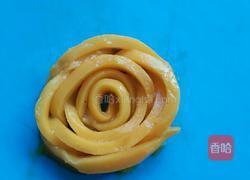 芒果玫瑰花的做法图解6