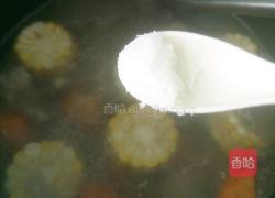 玉米胡萝卜排骨汤的做法图解7
