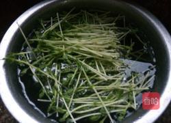清炒豆苗的做法图解1