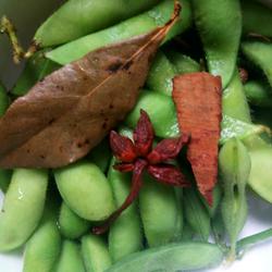 卤料碰毛豆的做法[图]