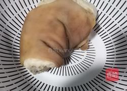卤肘子的做法图解1