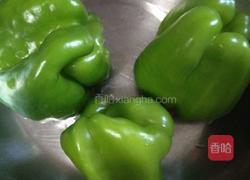 青椒炒肉的做法图解1