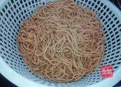 肉丝炒面的做法图解1