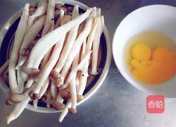 白玉菇炒鸡蛋的做法图解1