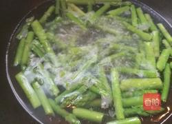 芦笋炒鸡蛋的做法图解4