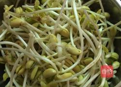 豆芽炒肉的做法图解2