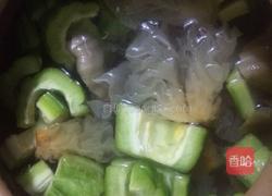 银耳苦瓜咸菜瘦肉汤的做法图解6