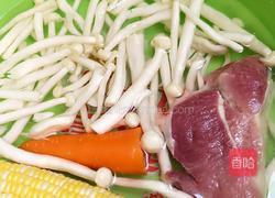 玉米萝卜瘦肉汤的做法图解1