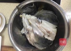 红烧蝶鱼头的做法图解1