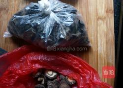 香菇黑木耳龙须丝汤的做法图解1