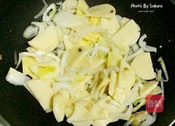 孜然土豆炒红肠的做法图解3